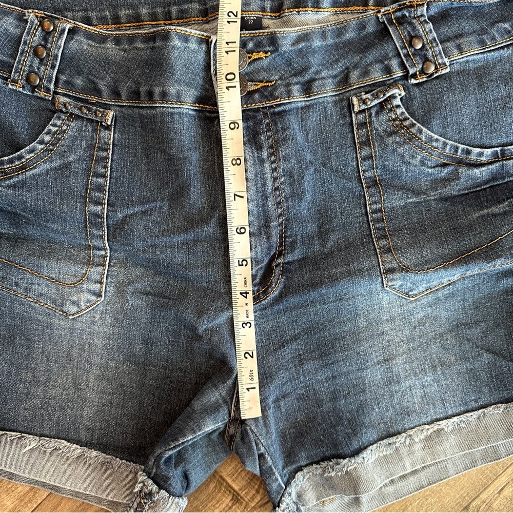Karen T frayed cuffed denim shorts size 22 - Picture 8 of 9